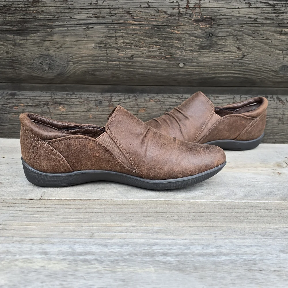 Baretraps NEW Naydia Y2K Boho Minimalist Distressed Comfort Loafer Flats 7.5M